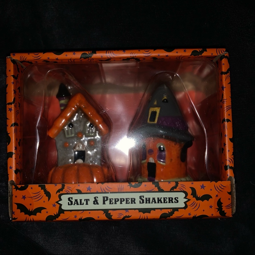 Johanna Parker Salt & Pepper shakers 🧡🖤